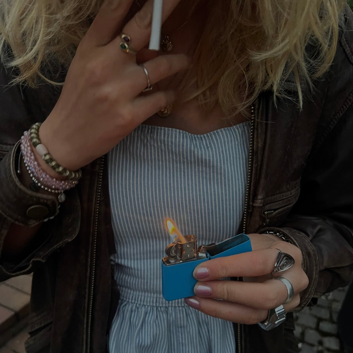Benzinfeuerzeug Hellblau